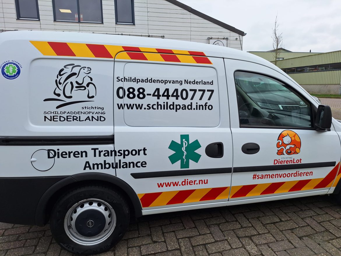 Nieuwe dierenambulance van Dierenlot